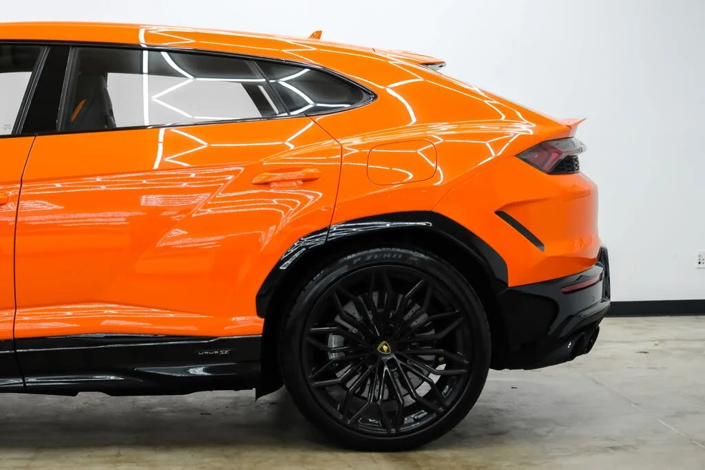 2025 Lamborghini Urus SE - Image 10 of 31