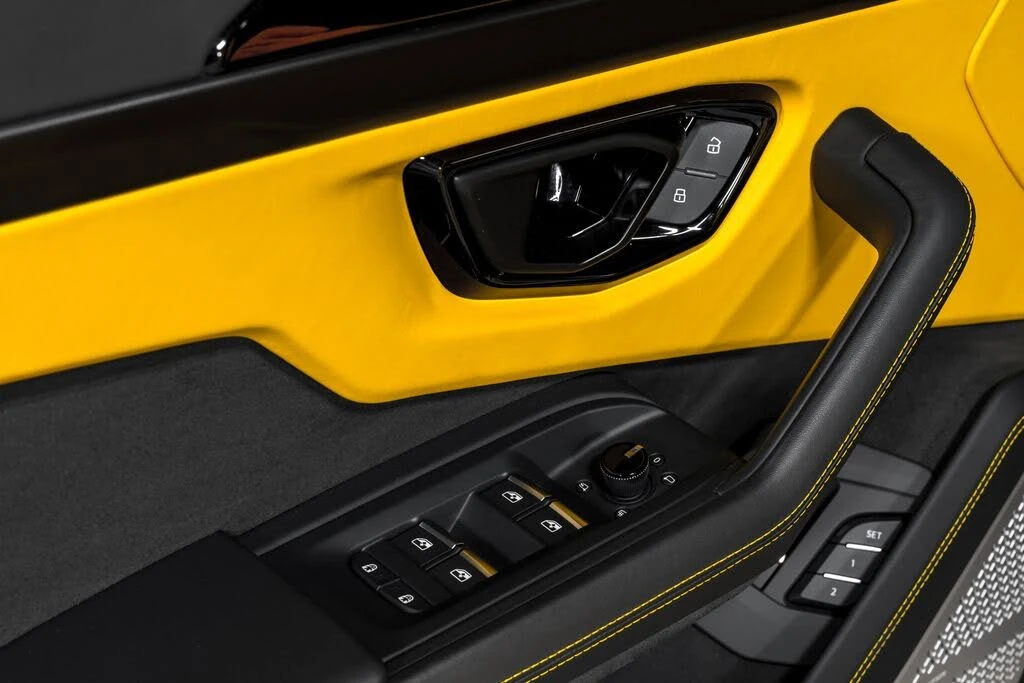 2025 Lamborghini Urus SE - Image 10 of 31