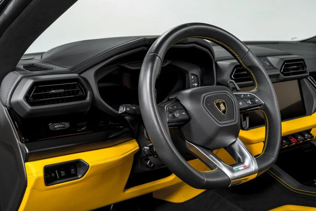 2025 Lamborghini Urus SE - Image 14 of 31