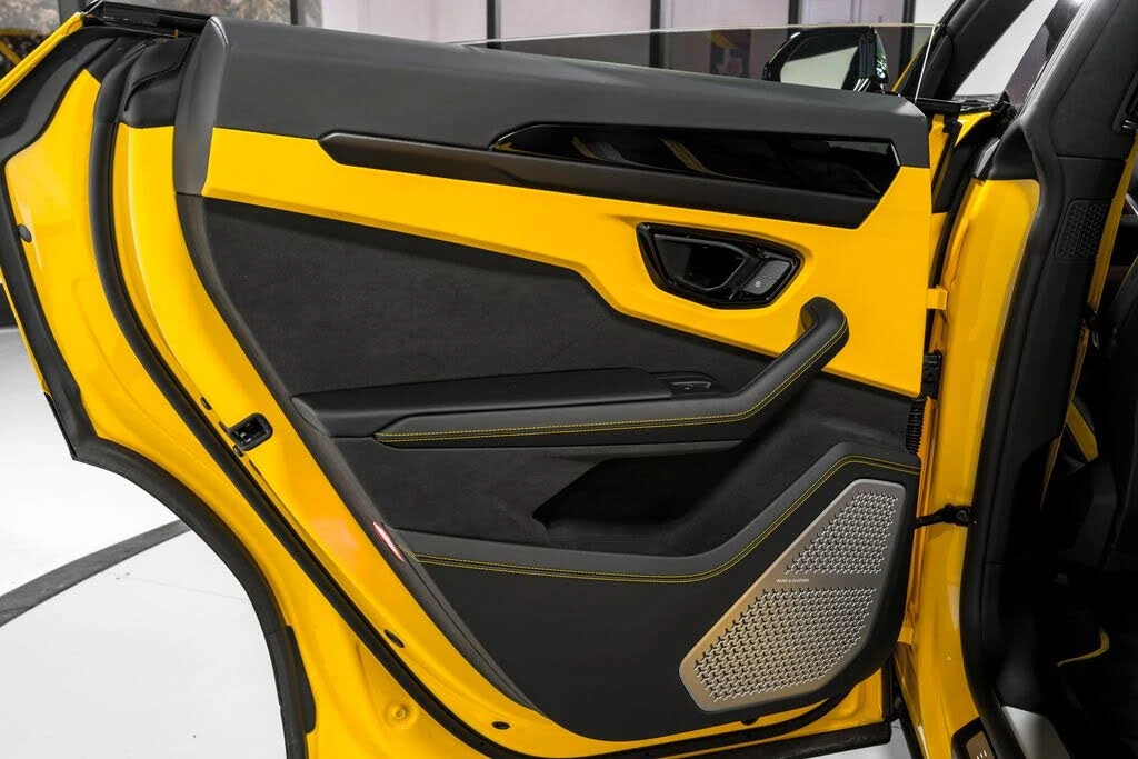 2025 Lamborghini Urus SE - Image 30 of 31