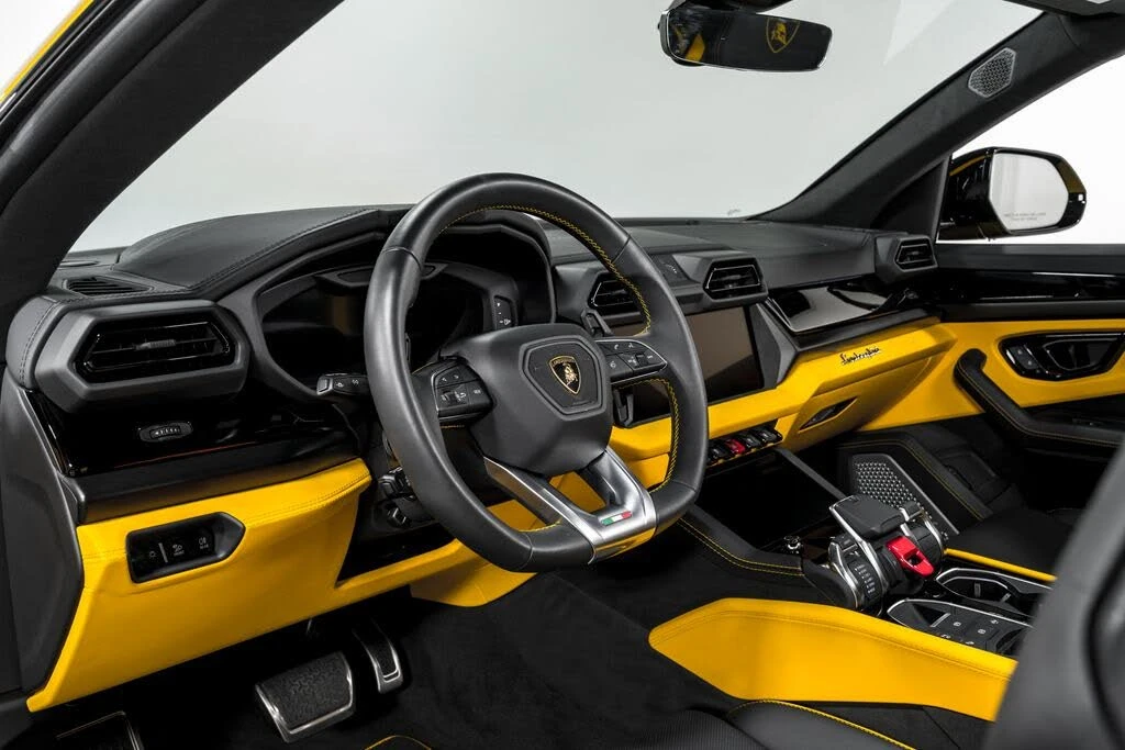2025 Lamborghini Urus SE - Image 13 of 31