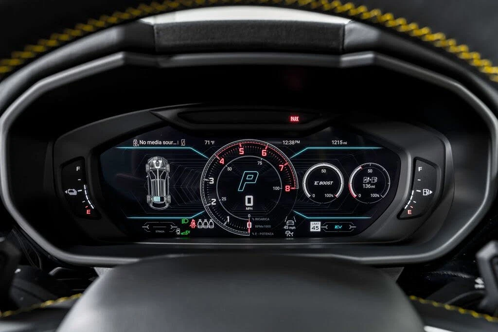 2025 Lamborghini Urus SE - Image 16 of 31