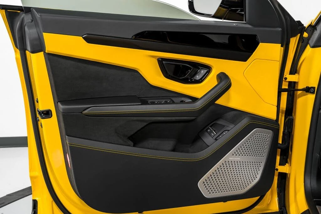 2025 Lamborghini Urus SE - Image 9 of 31