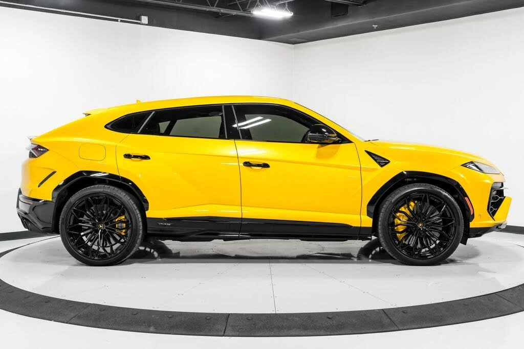 2025 Lamborghini Urus SE - Image 2 of 31