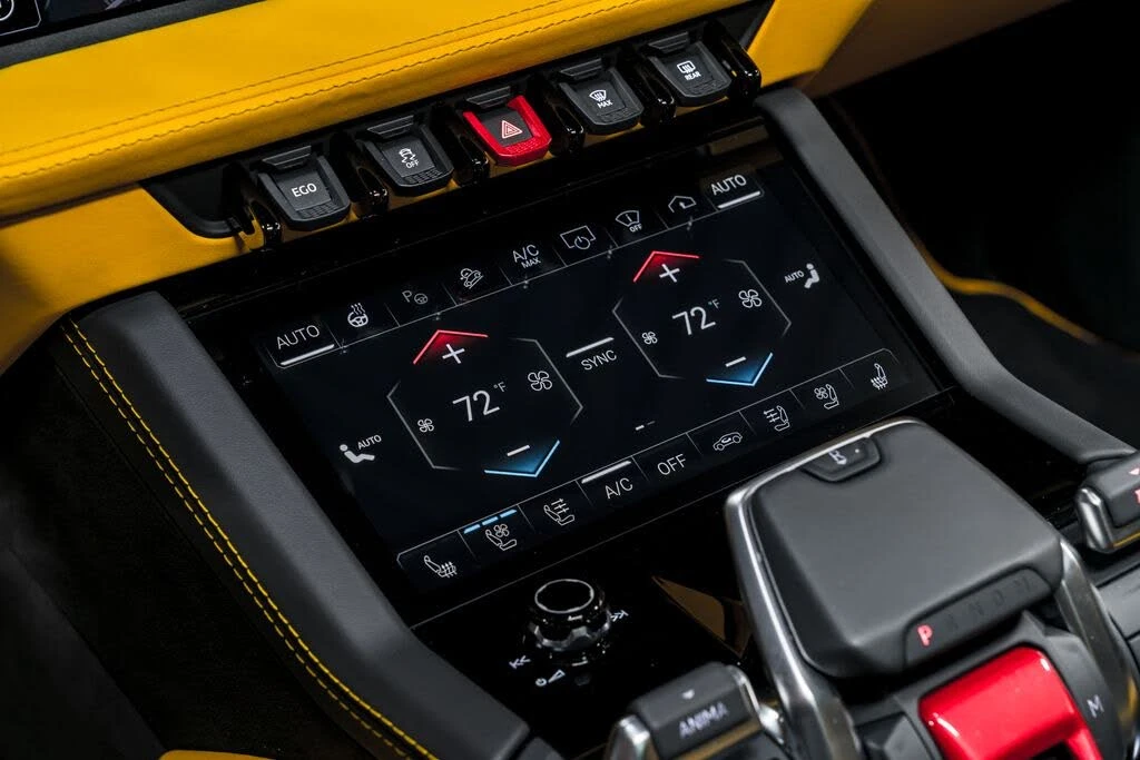 2025 Lamborghini Urus SE - Image 28 of 31