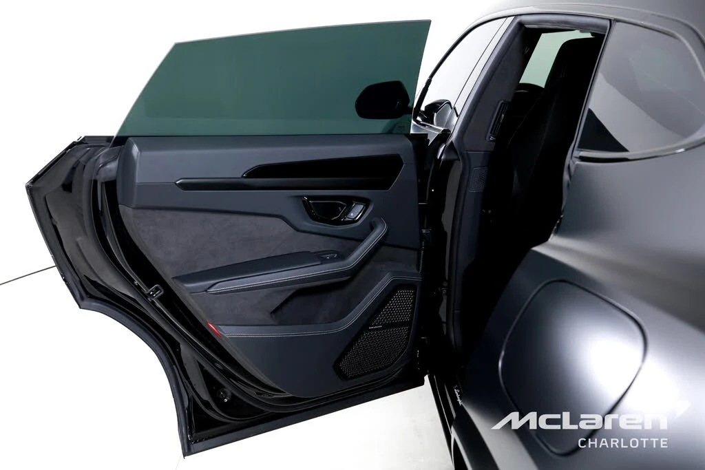 2025 Lamborghini Urus SE - Image 15 of 31