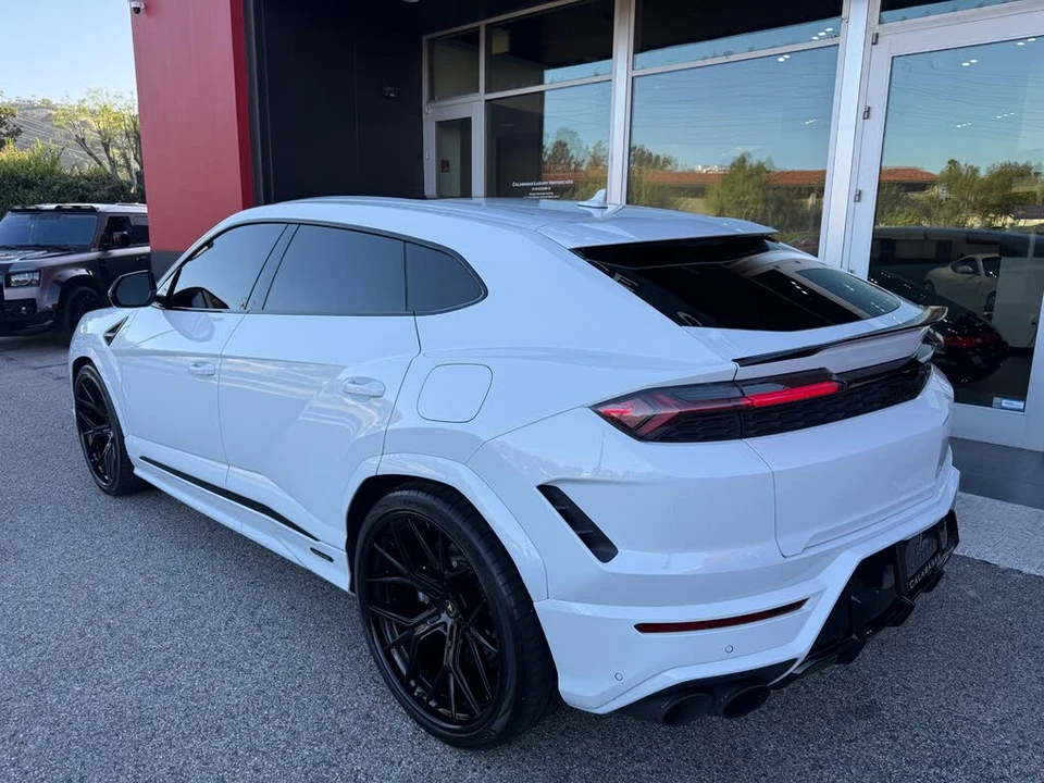 2025 Lamborghini Urus SE - Image 12 of 31