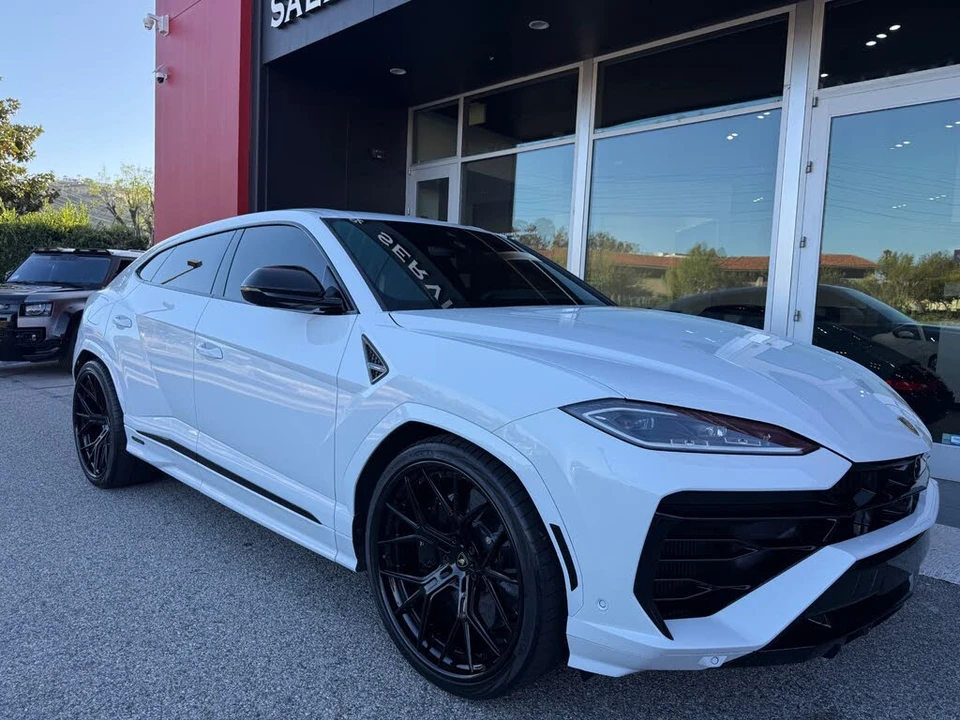 2025 Lamborghini Urus SE - Image 2 of 31