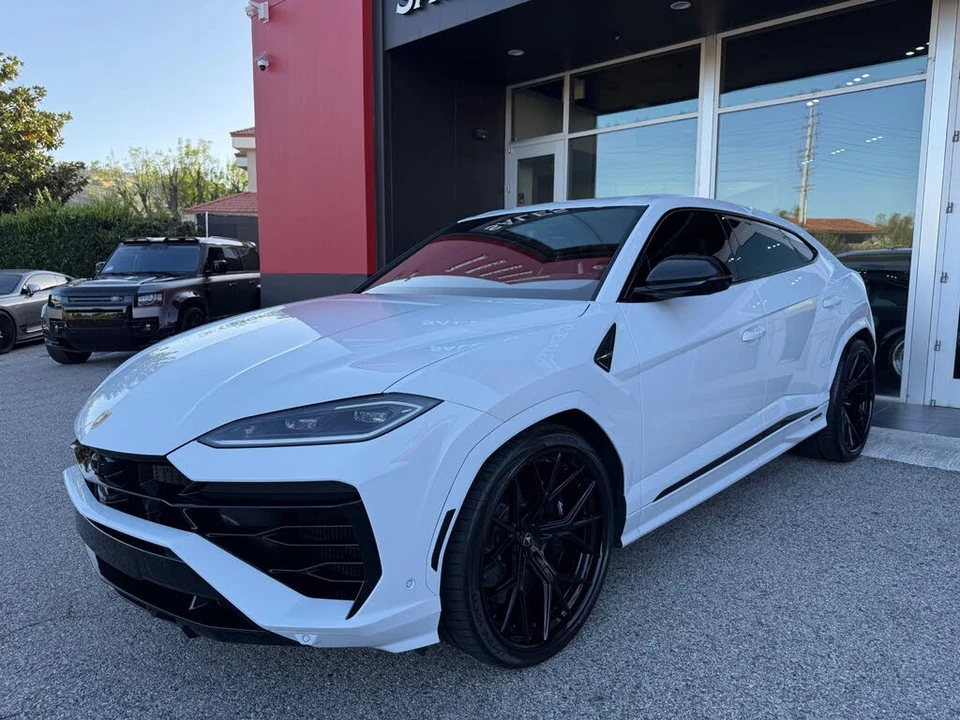 2025 Lamborghini Urus SE - Image 14 of 31