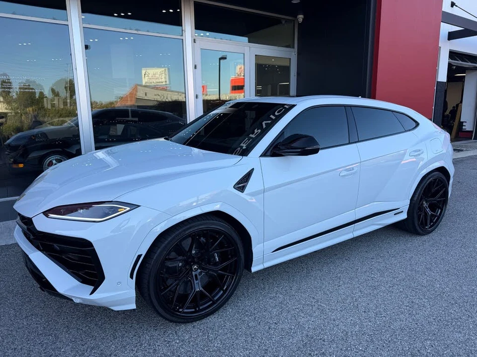 2025 Lamborghini Urus SE - Image 10 of 31