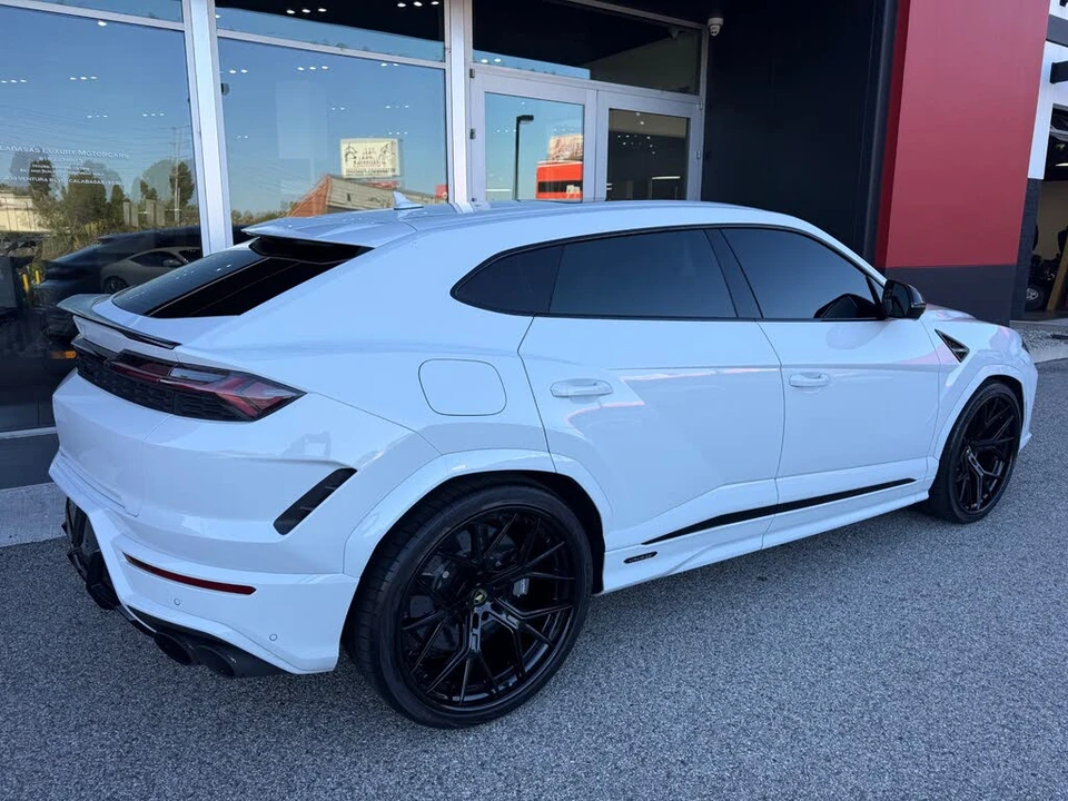 2025 Lamborghini Urus SE - Image 5 of 31