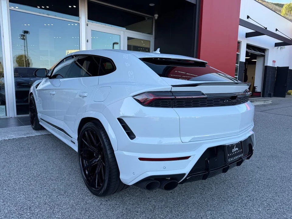 2025 Lamborghini Urus SE - Image 22 of 31