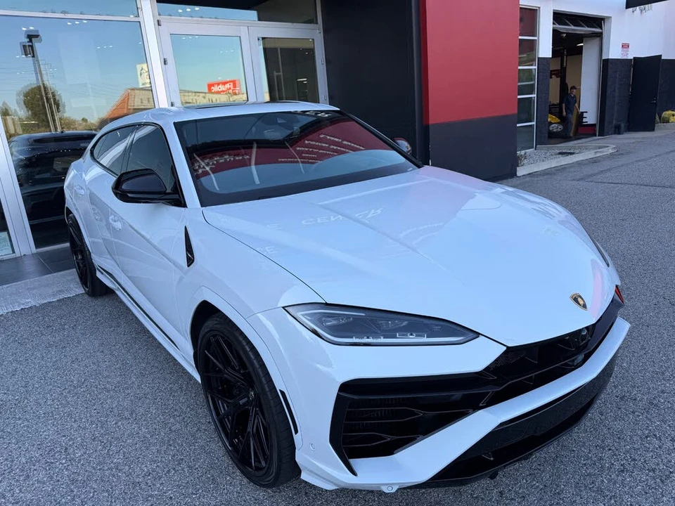 2025 Lamborghini Urus SE - Image 18 of 31