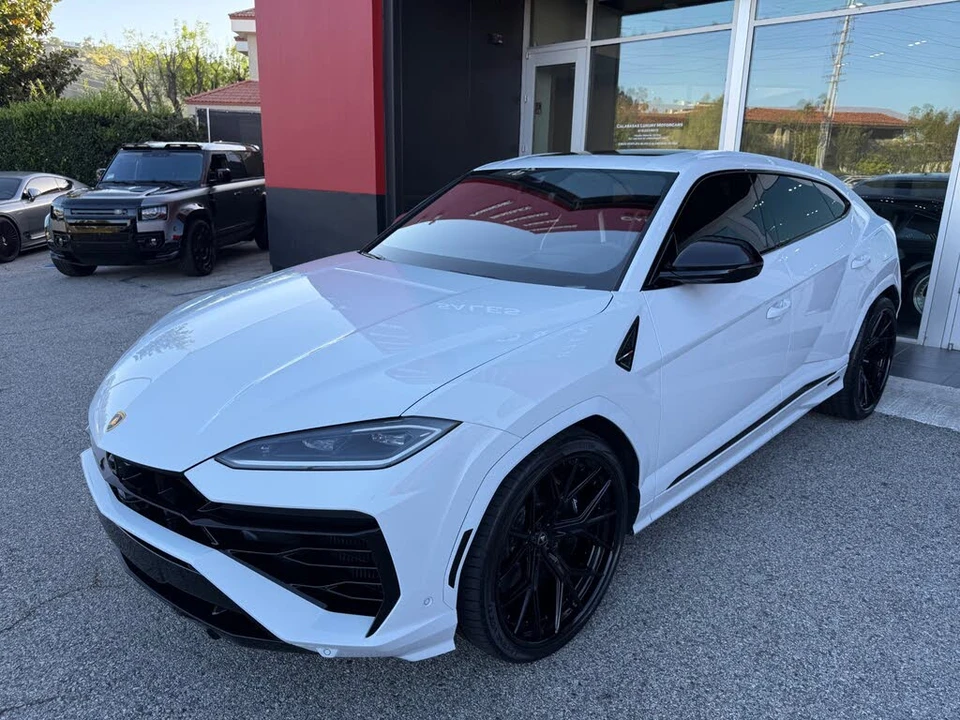 2025 Lamborghini Urus SE - Image 15 of 31