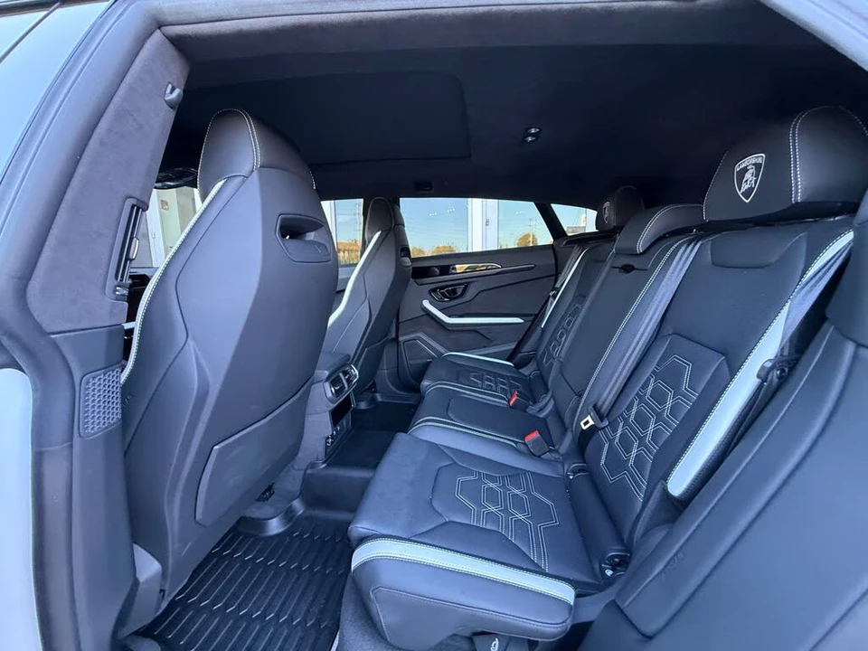 2025 Lamborghini Urus SE - Image 29 of 31