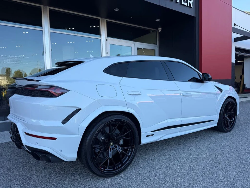 2025 Lamborghini Urus SE - Image 4 of 31