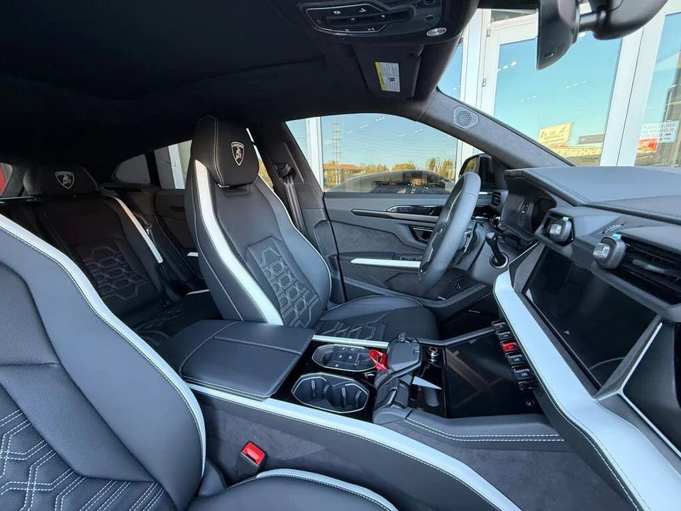 2025 Lamborghini Urus SE - Image 31 of 31