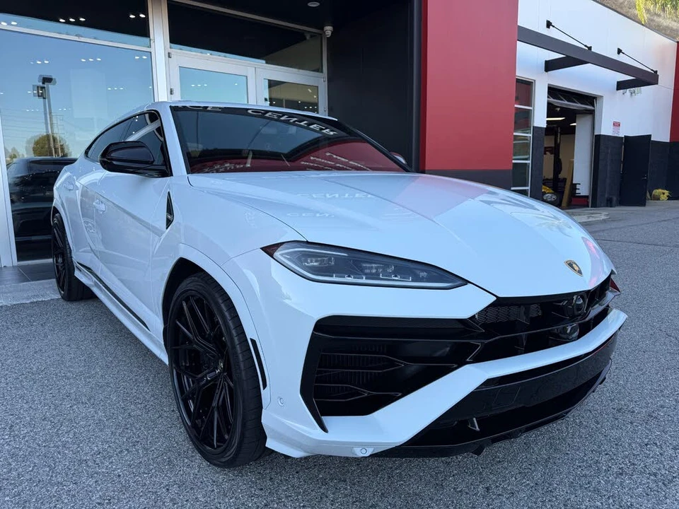 2025 Lamborghini Urus SE - Image 16 of 31