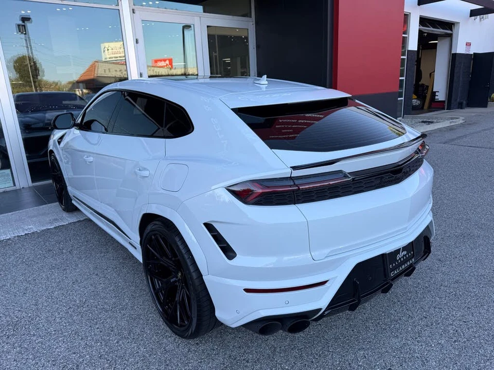 2025 Lamborghini Urus SE - Image 23 of 31