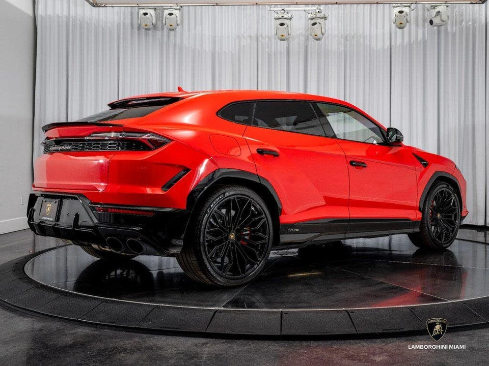 2025 Lamborghini Urus SE - Image 14 of 31