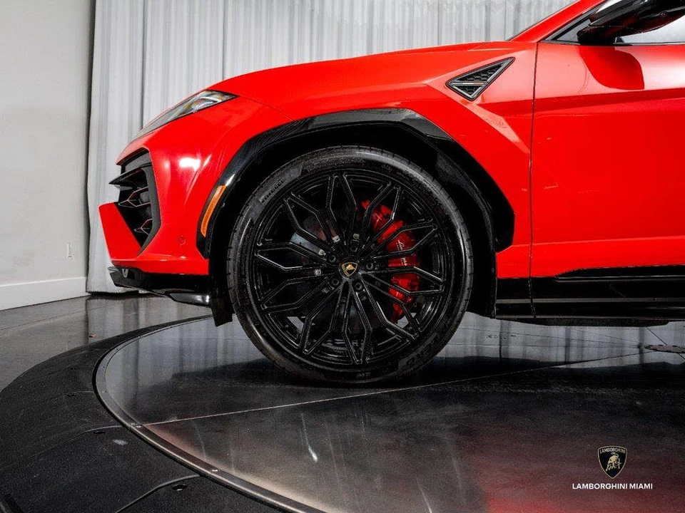 2025 Lamborghini Urus SE - Image 8 of 31