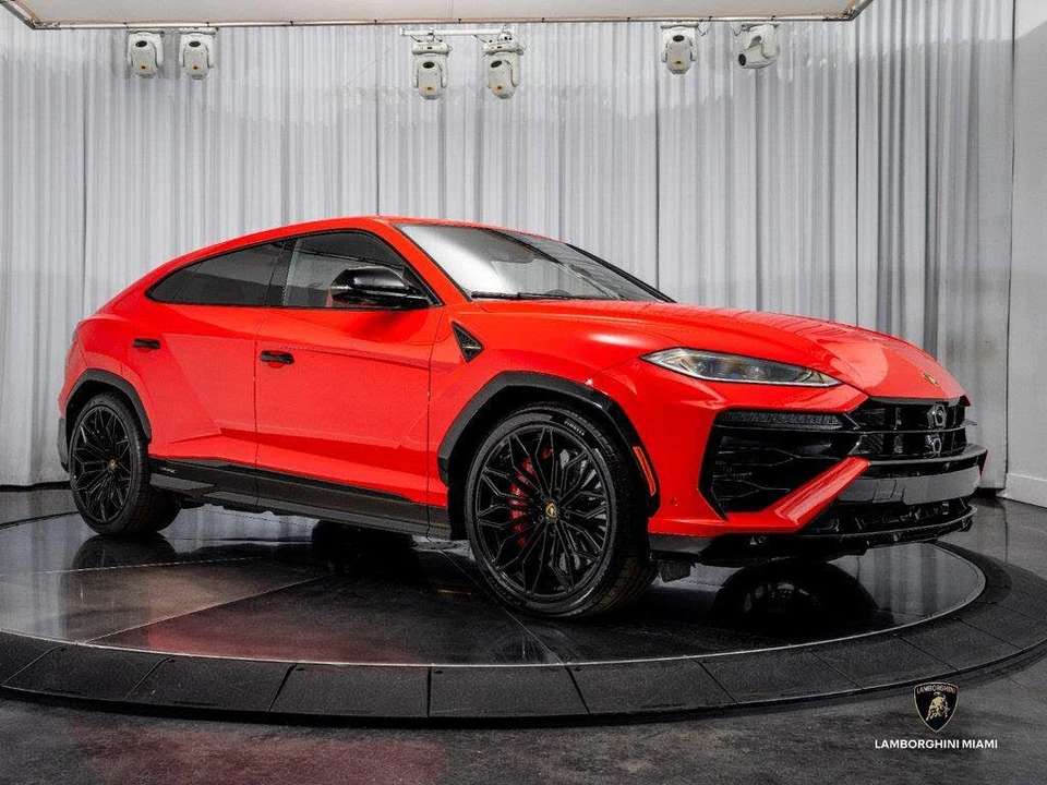2025 Lamborghini Urus SE - Image 18 of 31
