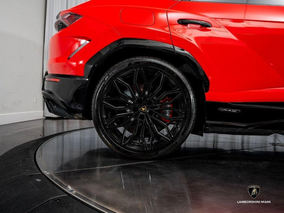 2025 Lamborghini Urus SE - Image 16 of 31