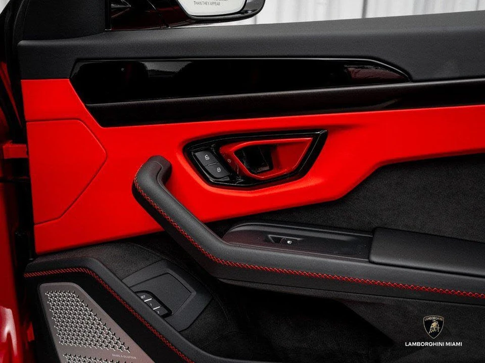 2025 Lamborghini Urus SE - Image 30 of 31