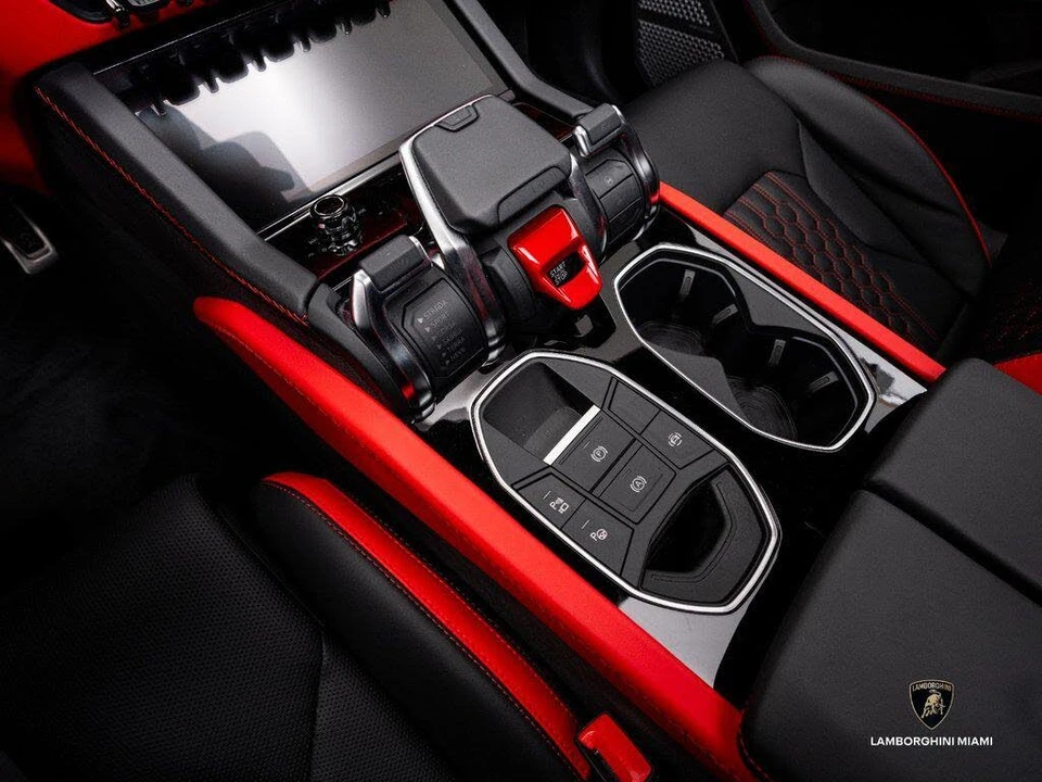 2025 Lamborghini Urus SE - Image 27 of 31