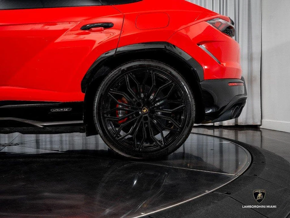 2025 Lamborghini Urus SE - Image 9 of 31