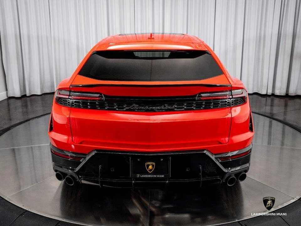 2025 Lamborghini Urus SE - Image 12 of 31