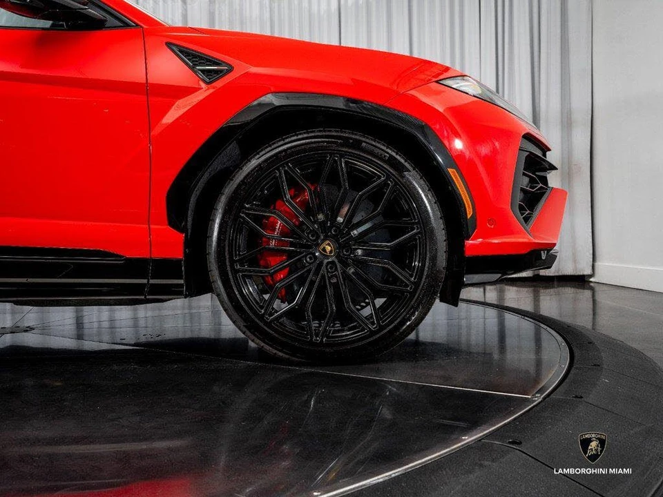 2025 Lamborghini Urus SE - Image 17 of 31