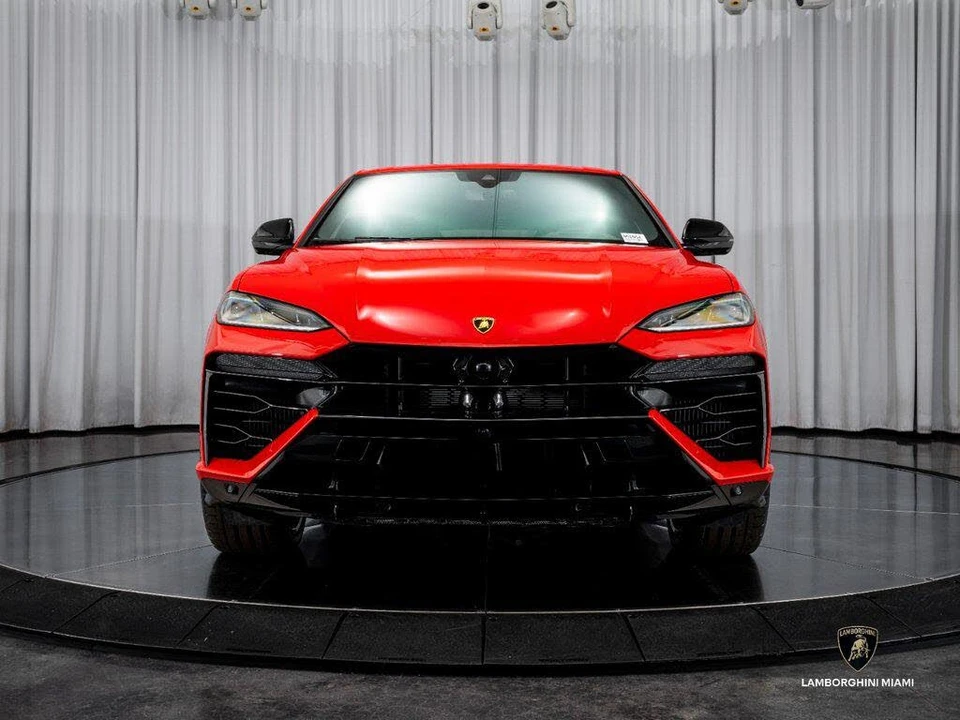 2025 Lamborghini Urus SE - Image 2 of 31