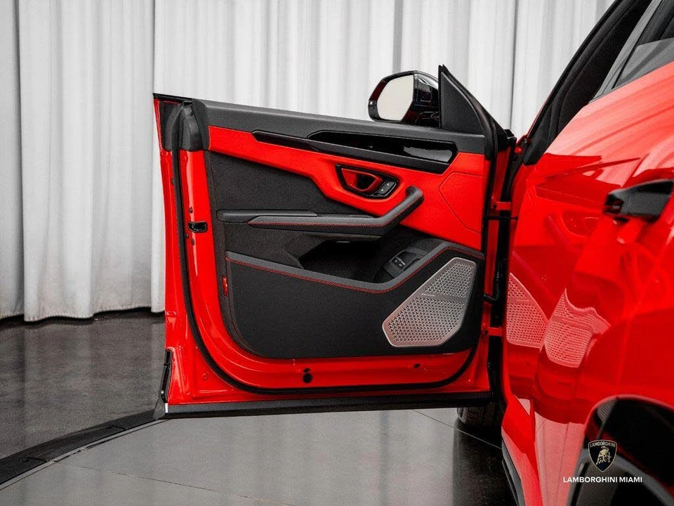 2025 Lamborghini Urus SE - Image 19 of 31