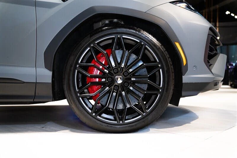 2025 Lamborghini Urus SE - Image 19 of 20