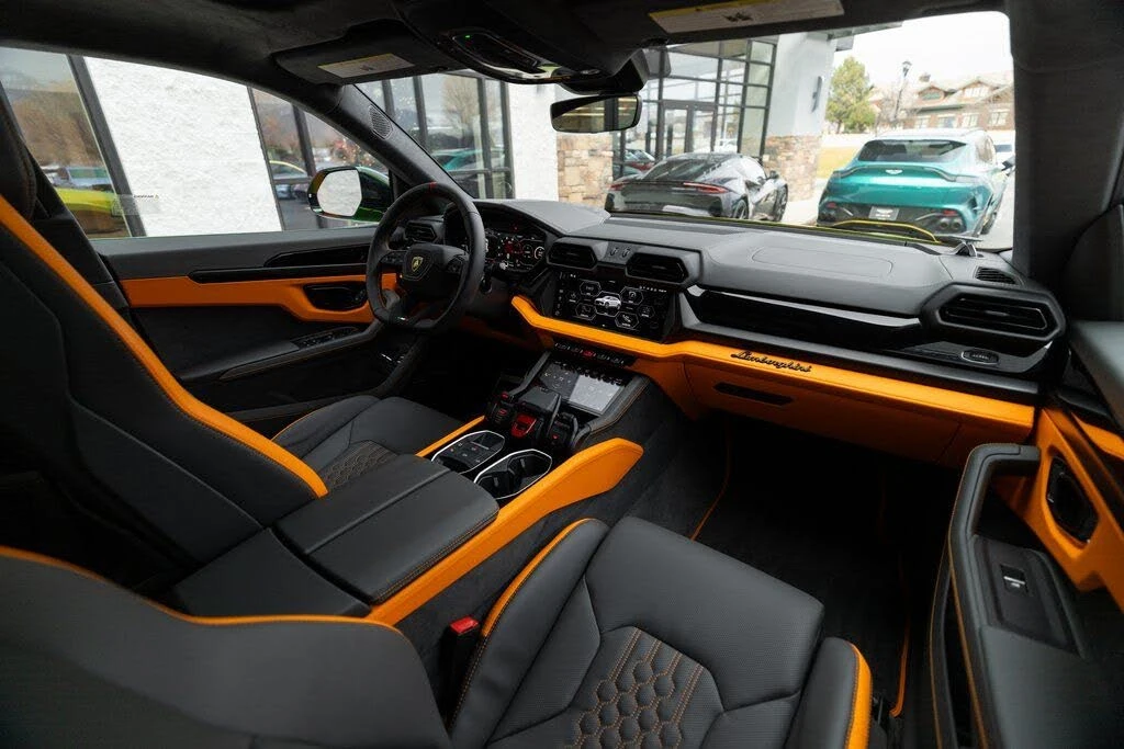 2025 Lamborghini Urus SE - Image 20 of 31