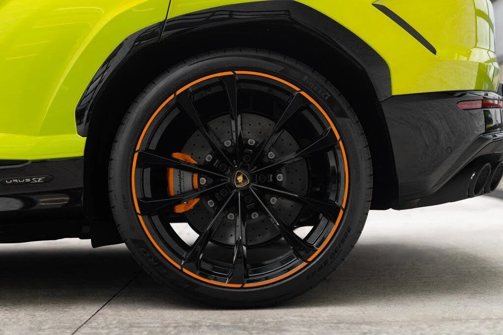 2025 Lamborghini Urus SE - Image 15 of 31