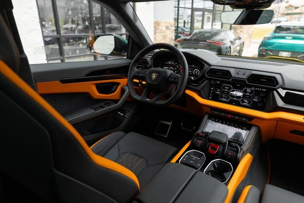 2025 Lamborghini Urus SE - Image 23 of 31