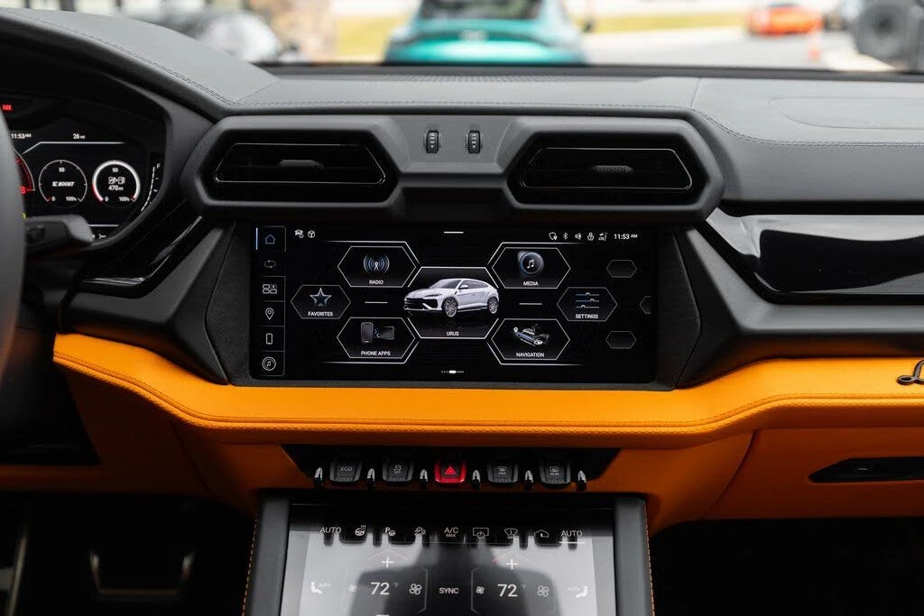 2025 Lamborghini Urus SE - Image 25 of 31