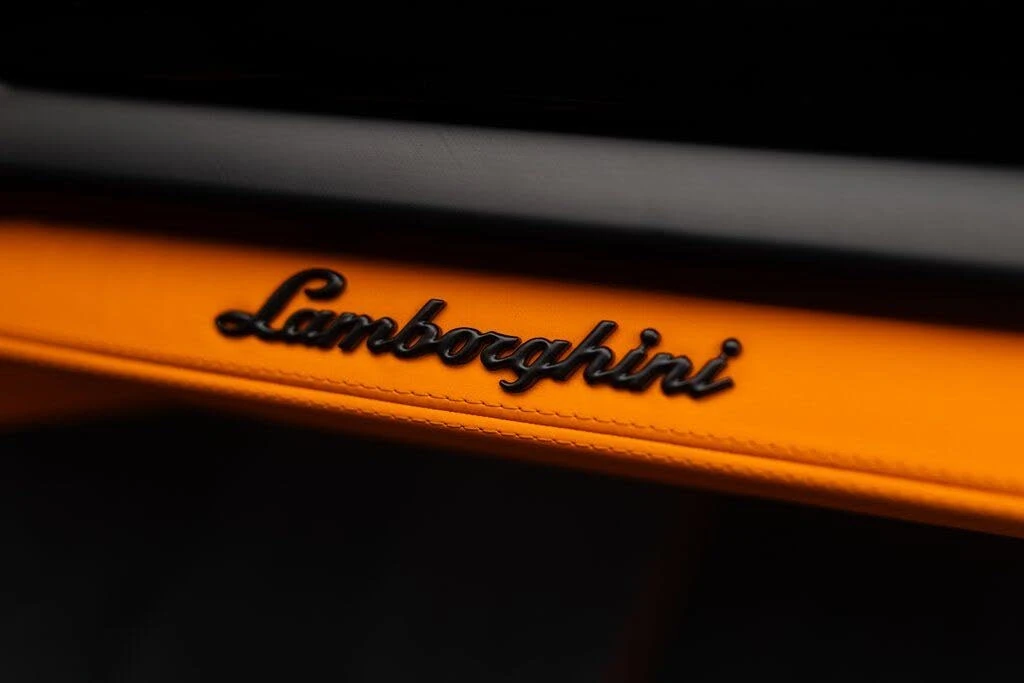 2025 Lamborghini Urus SE - Image 31 of 31