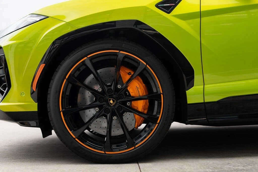 2025 Lamborghini Urus SE - Image 16 of 31