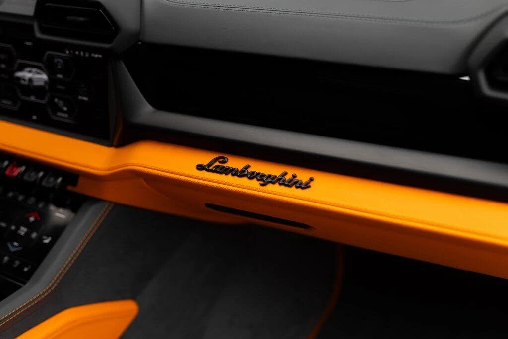 2025 Lamborghini Urus SE - Image 30 of 31