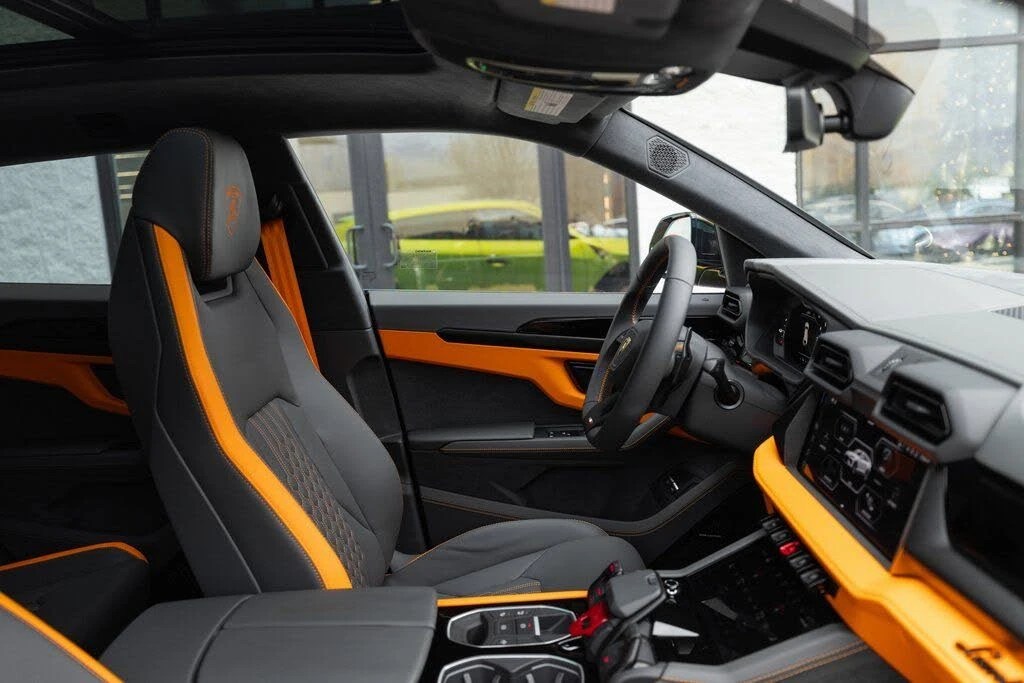 2025 Lamborghini Urus SE - Image 21 of 31