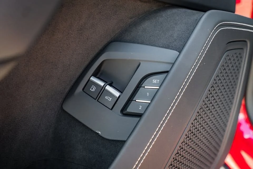 2025 Lamborghini Urus SE - Image 19 of 20