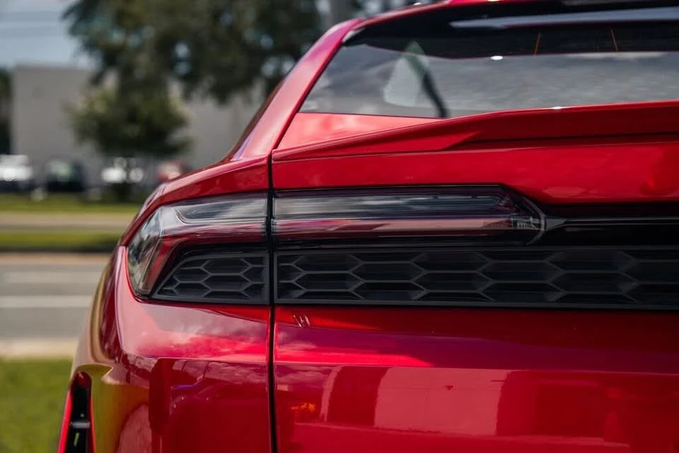 2025 Lamborghini Urus SE - Image 11 of 20