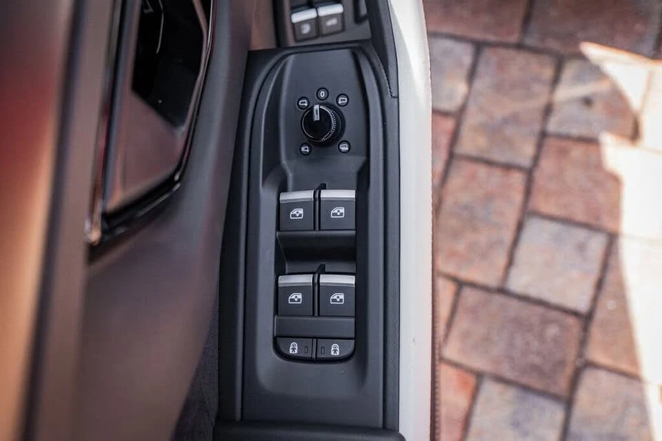2025 Lamborghini Urus SE - Image 18 of 20