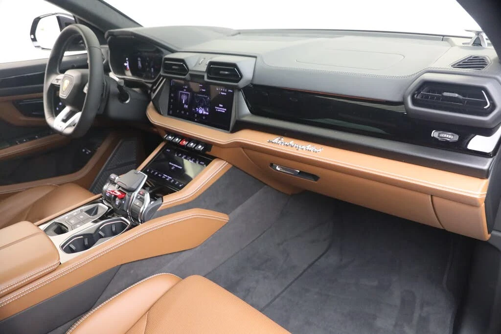 2025 Lamborghini Urus SE - Image 21 of 31