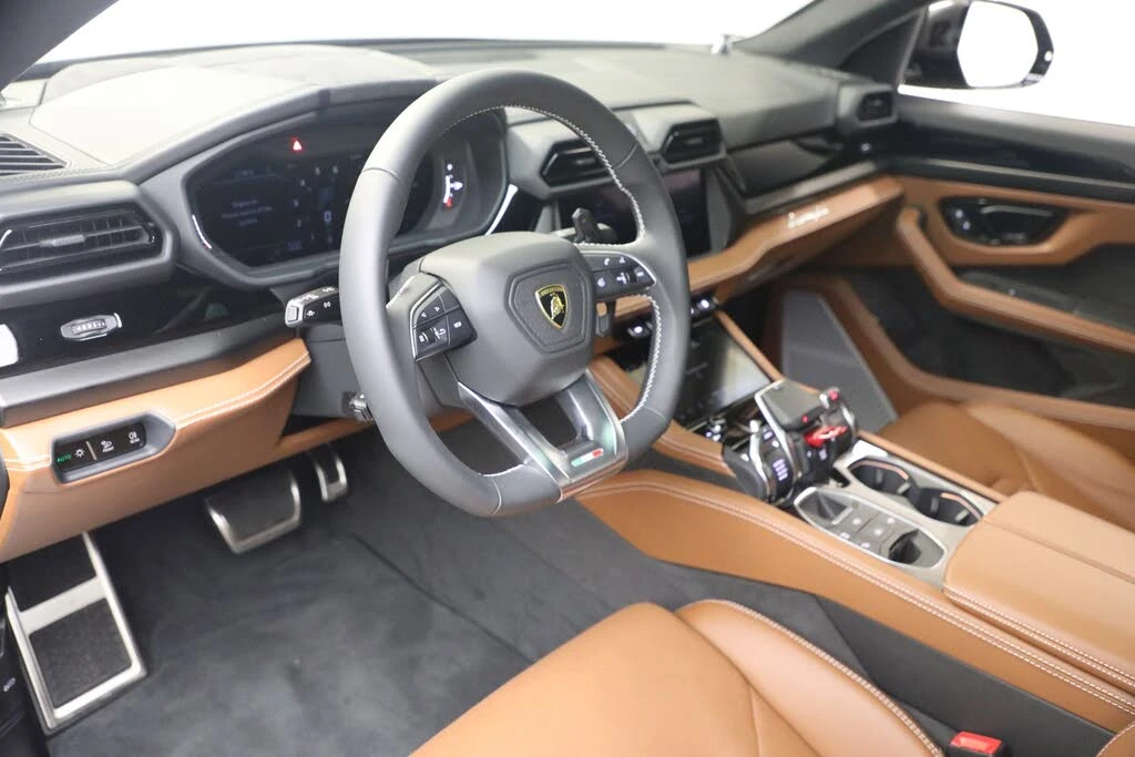 2025 Lamborghini Urus SE - Image 15 of 31