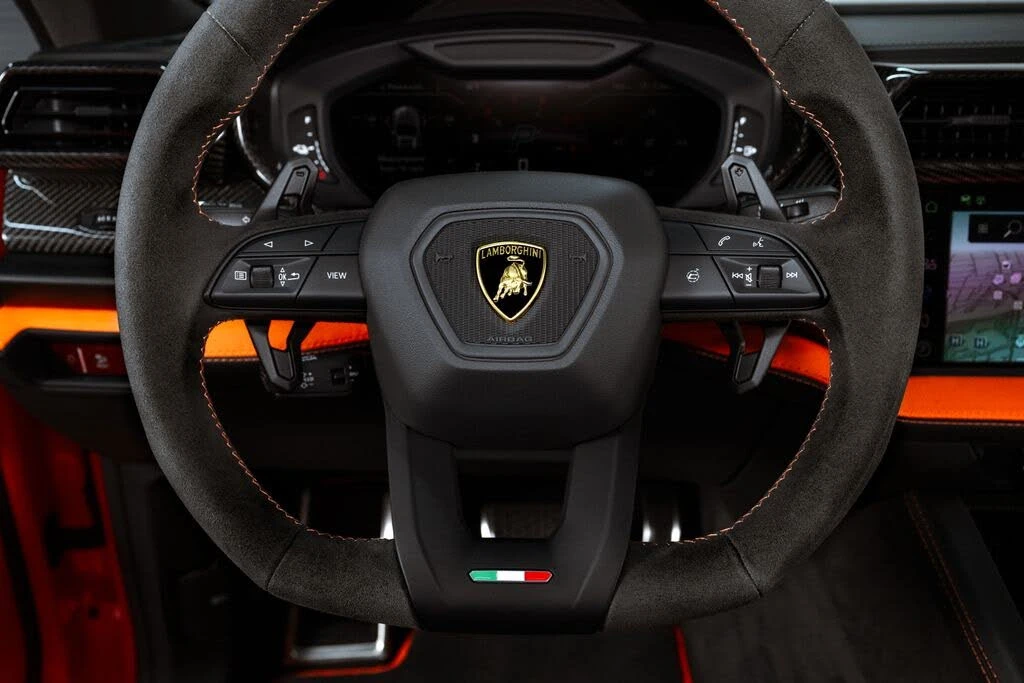 2025 Lamborghini Urus SE - Image 26 of 31