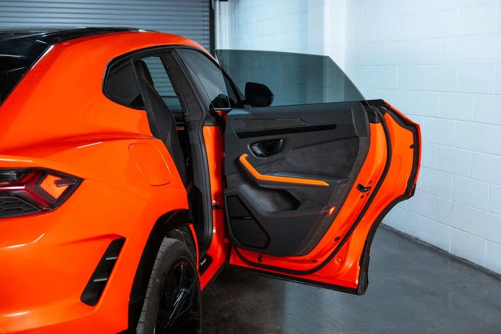 2025 Lamborghini Urus SE - Image 12 of 31